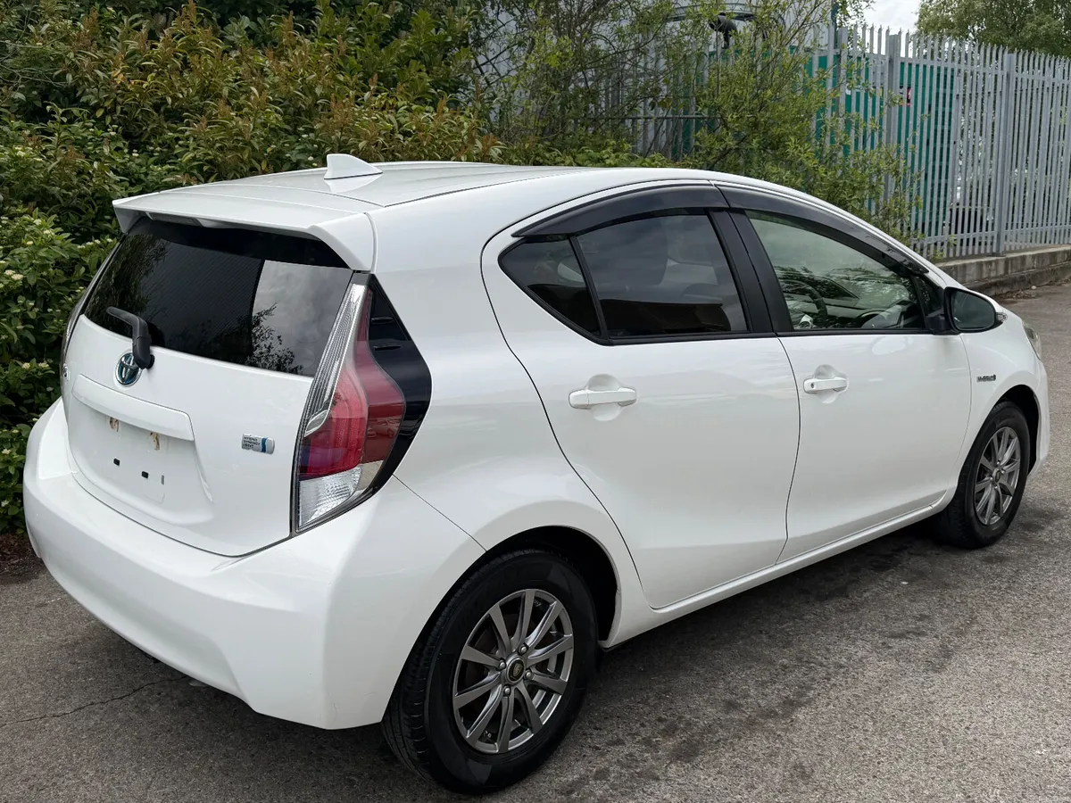 Toyota Aqua 2015 Hybrid - Image 3