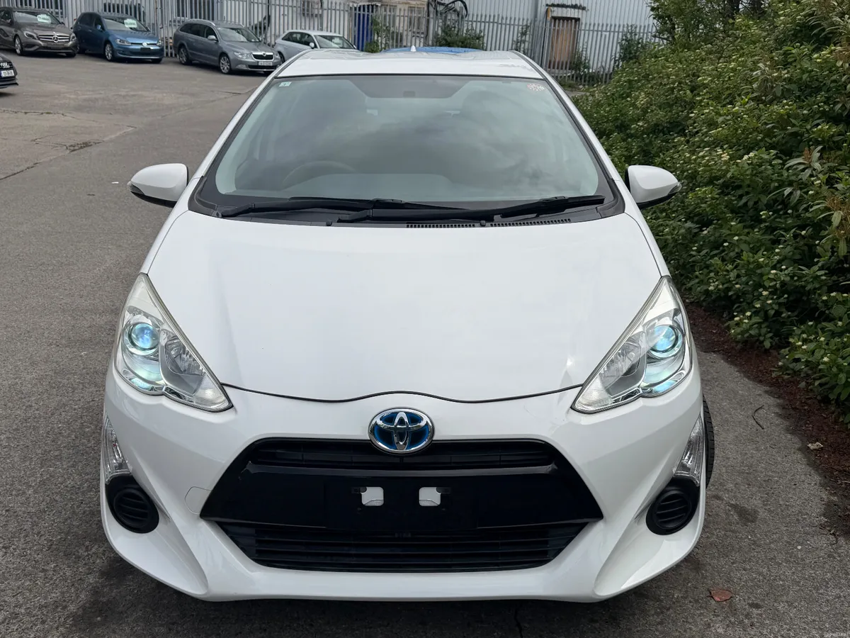 Toyota Aqua 2015 Hybrid - Image 2