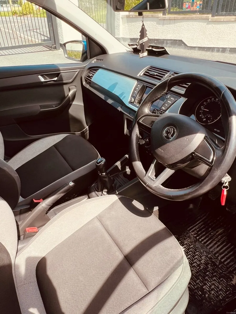Skoda Fabia 2015 - Image 2