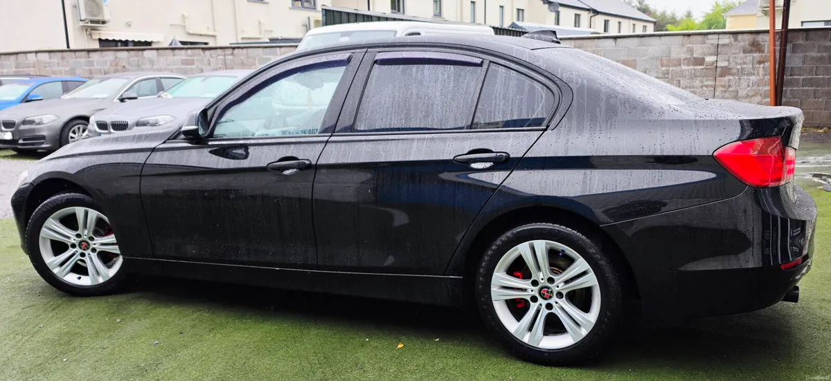 BMW 318d SPORT RED LEATHER INTERIOR - Image 3