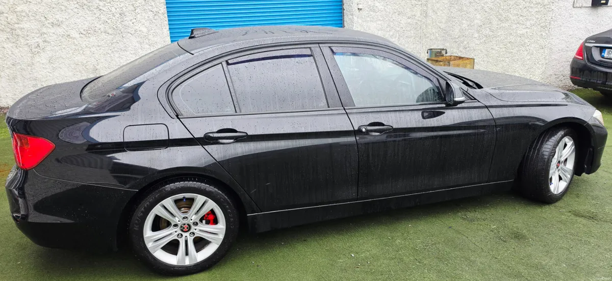 BMW 318d SPORT RED LEATHER INTERIOR - Image 4