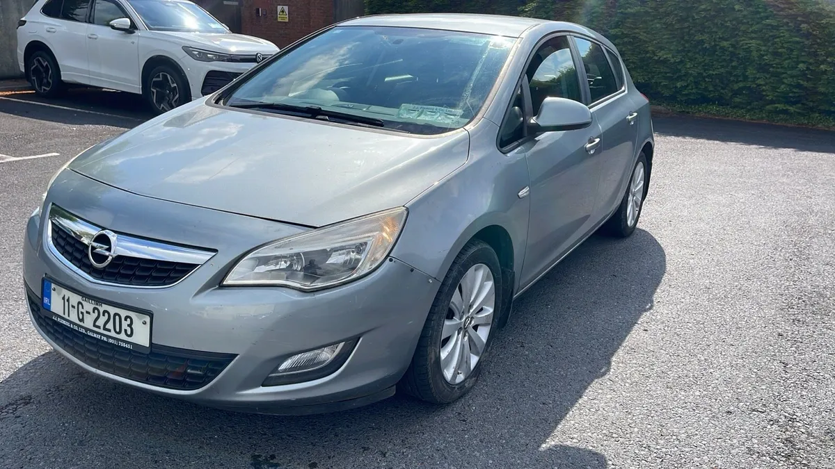 2011 Opel Astra - Image 2