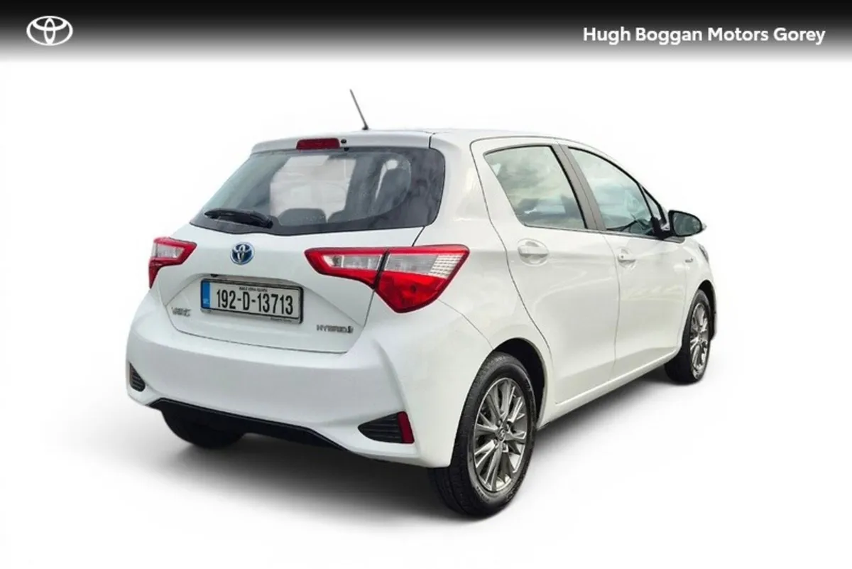 Toyota Yaris YARIS HYBRID 5DR LUNA - Image 2