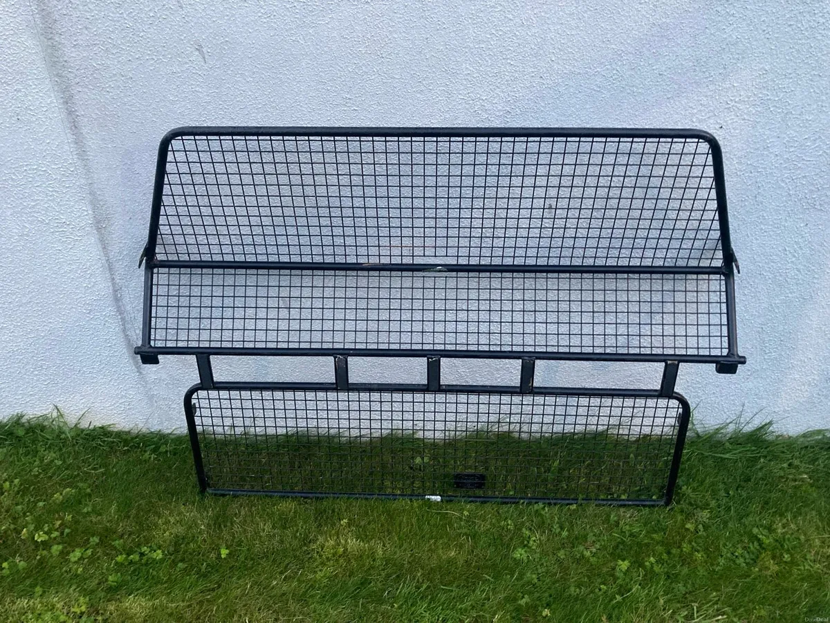 Land Rover Discovery Dog Guard - Image 1