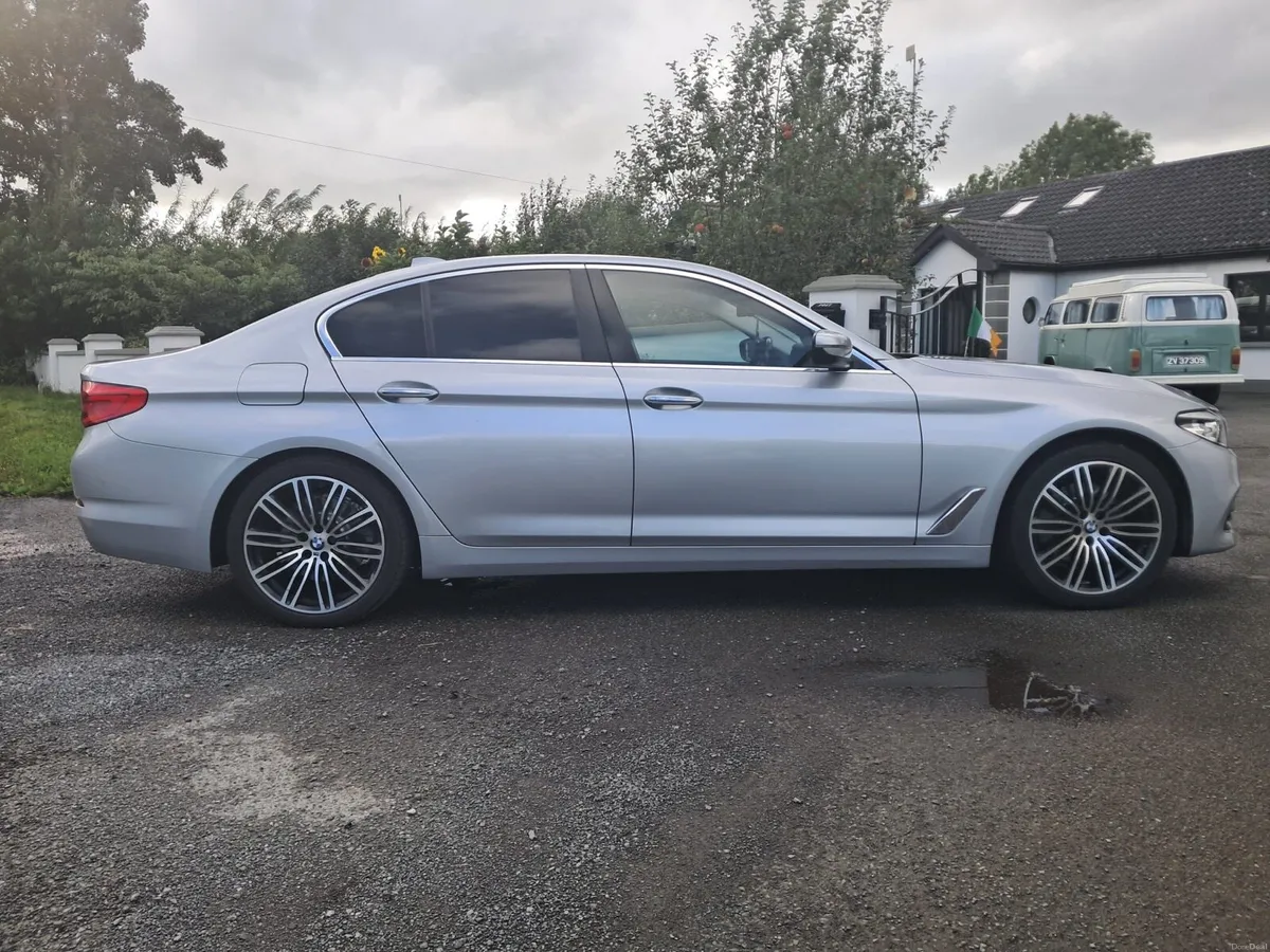 BMW 520d low miles, CarPlay - Image 3