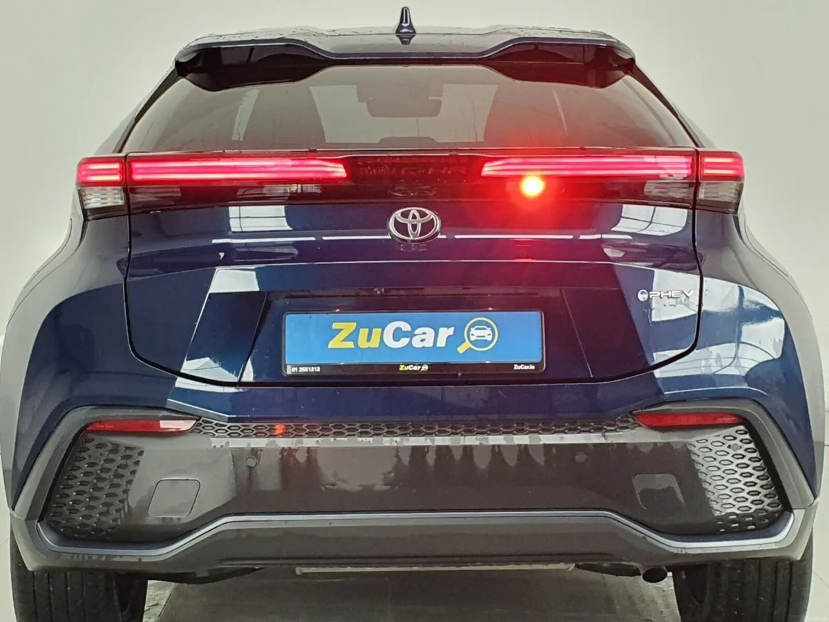 Toyota C-HR Design  PHEV  Auto Start/Stop - Image 4