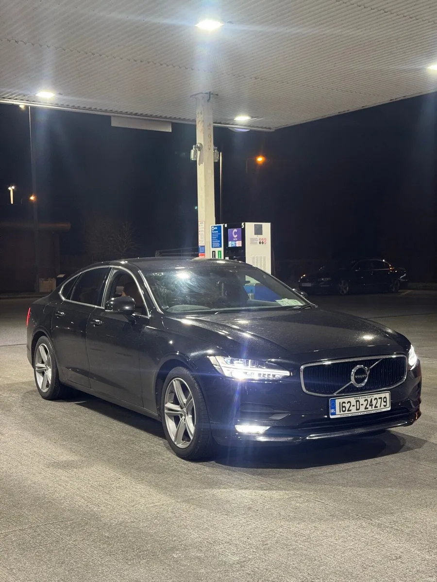 2016 Volvo S90 Momentum GT - Image 1