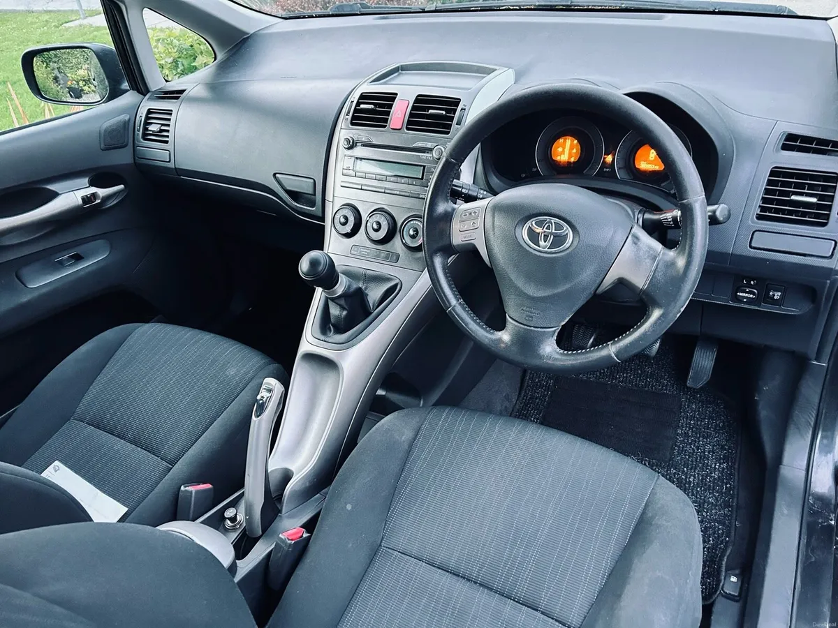 TOYOTA AURIS 1.4D4D 3 DOOR - Image 4