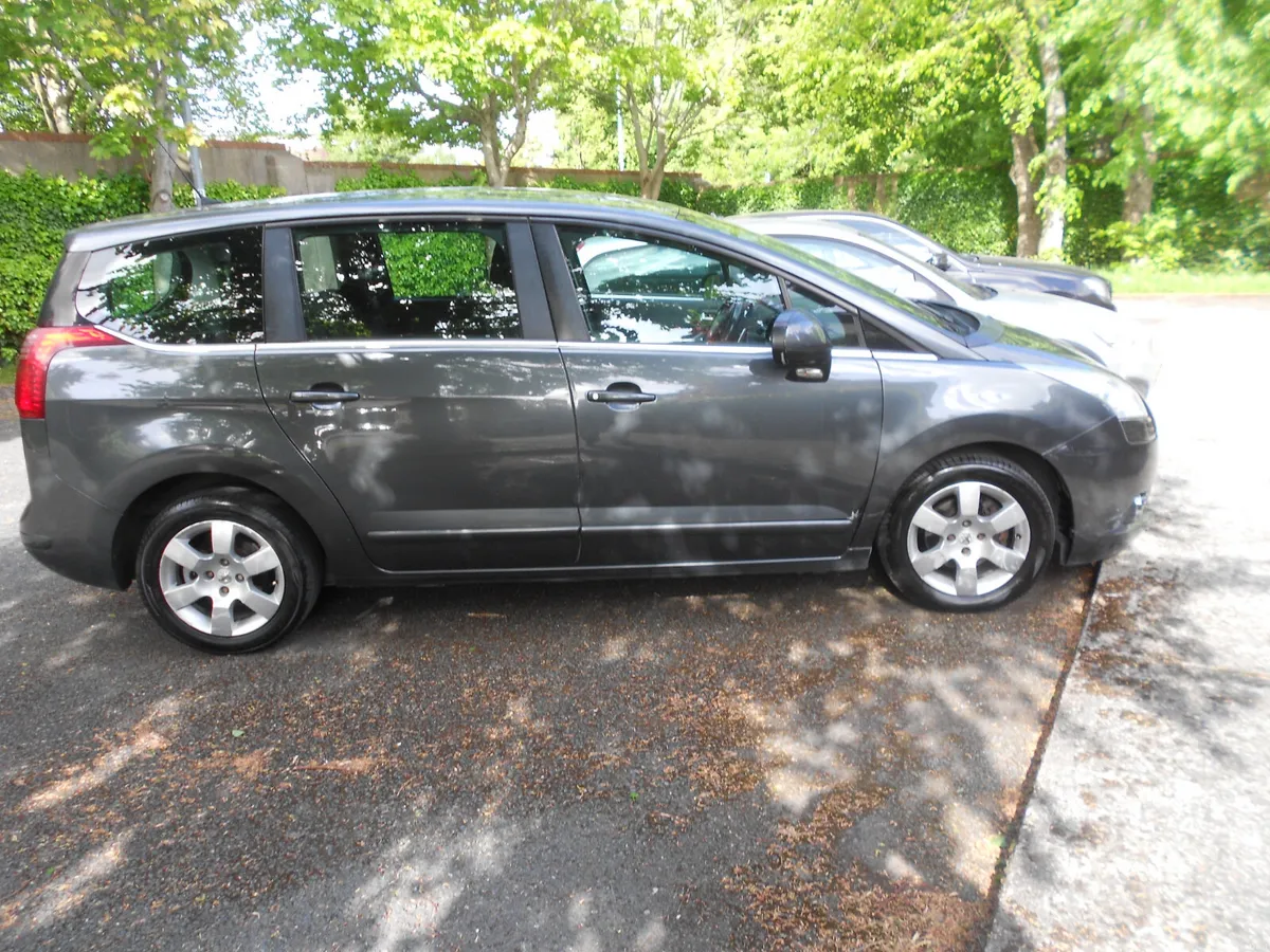 Peugeot 5008 AUTOMATIC 2010 - Image 1