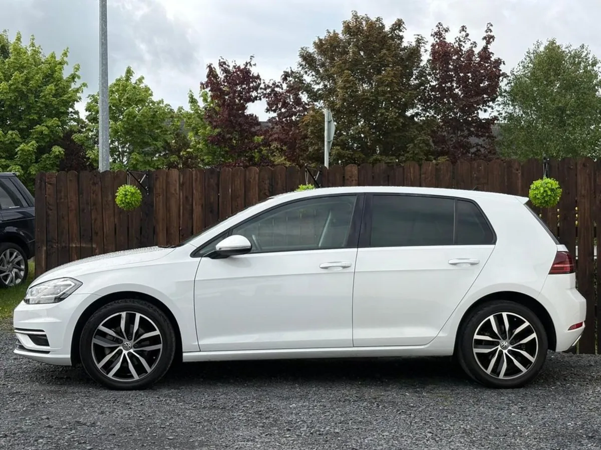 Volkswagen Golf HIGHLINE - SUPER LOW KMS - Image 4