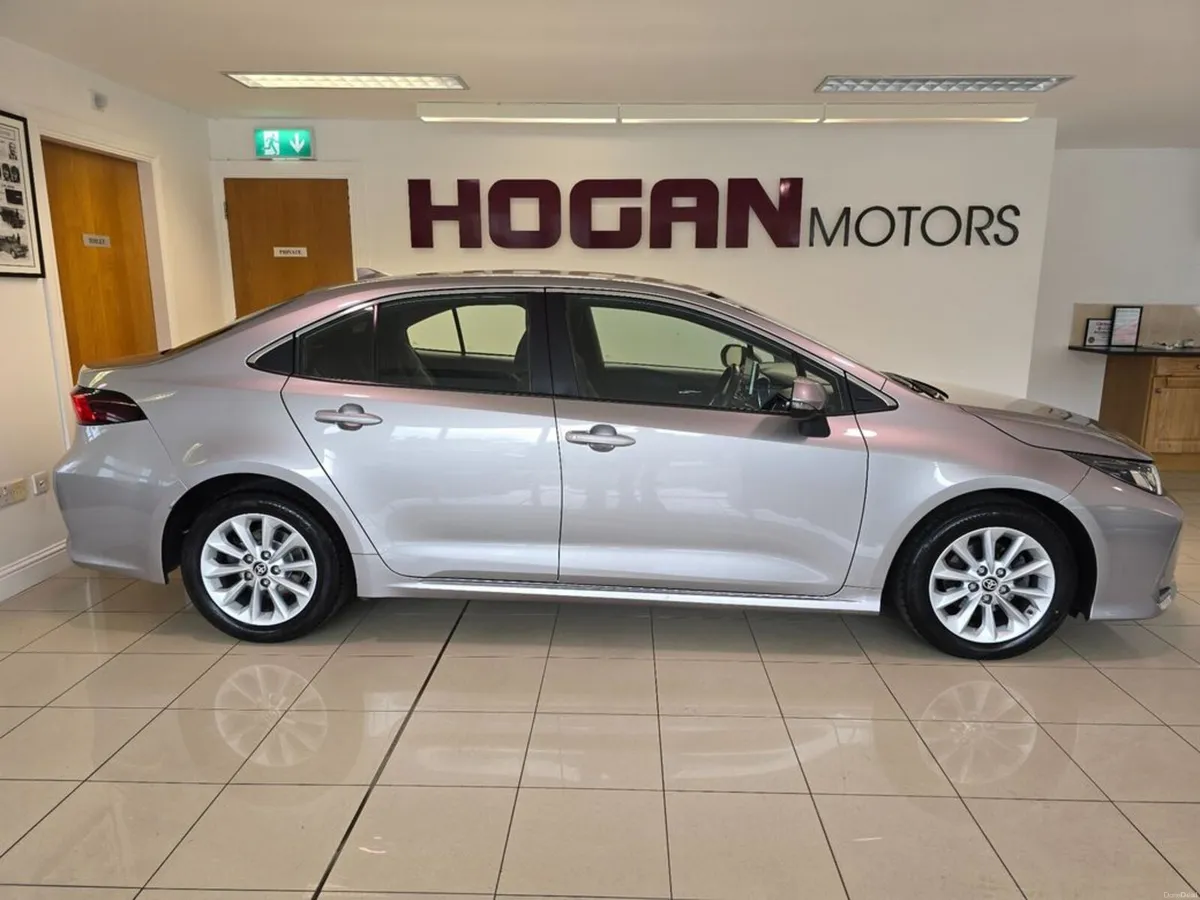 Toyota Corolla Hybrid Luna Saloon Automatic - Image 3
