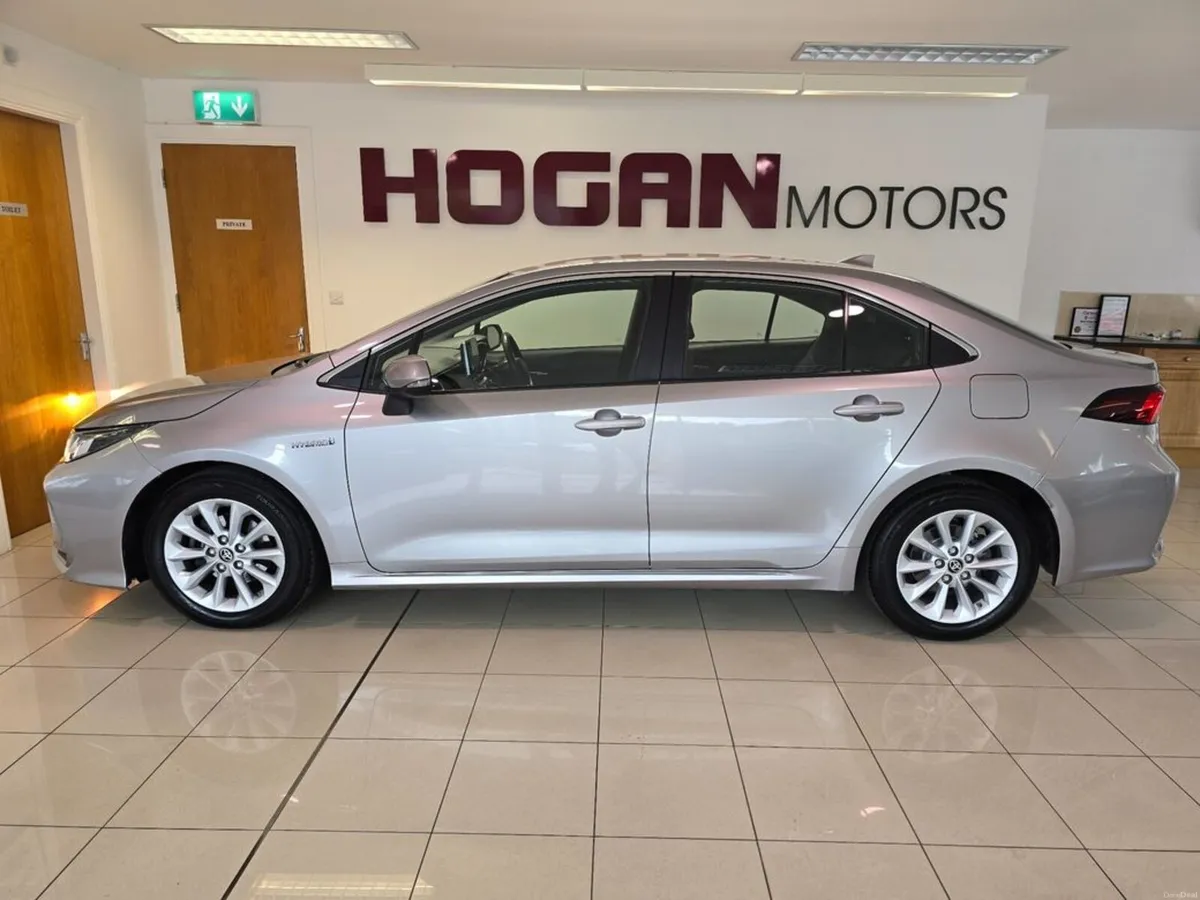 Toyota Corolla Hybrid Luna Saloon Automatic - Image 4