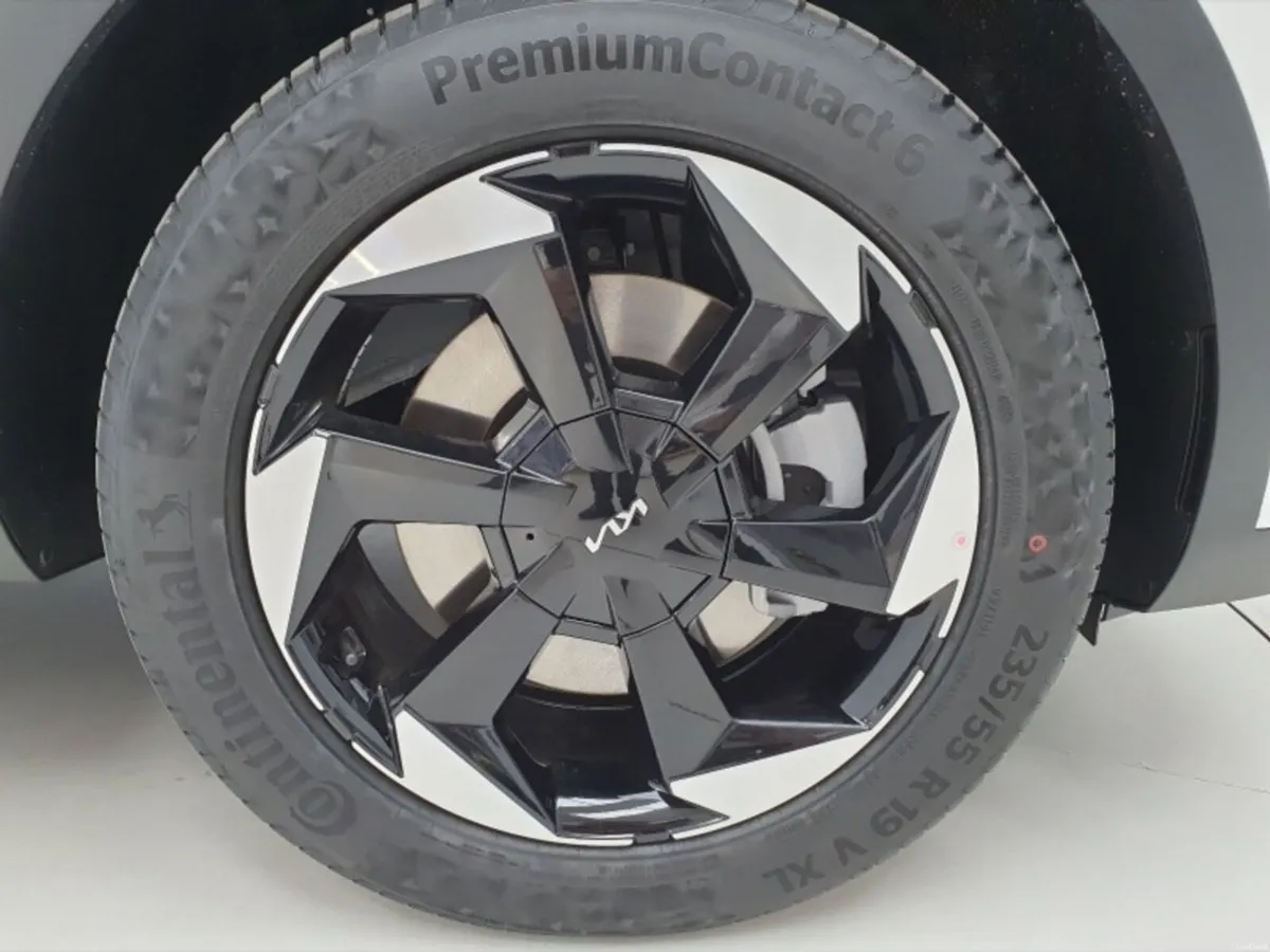 Kia Sorento NEW MODEL *SUNROOF* - Image 4