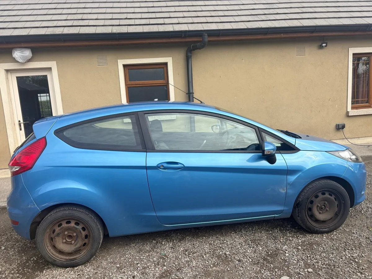 10 Ford Fiesta 1.2 Litre Petrol - Image 4