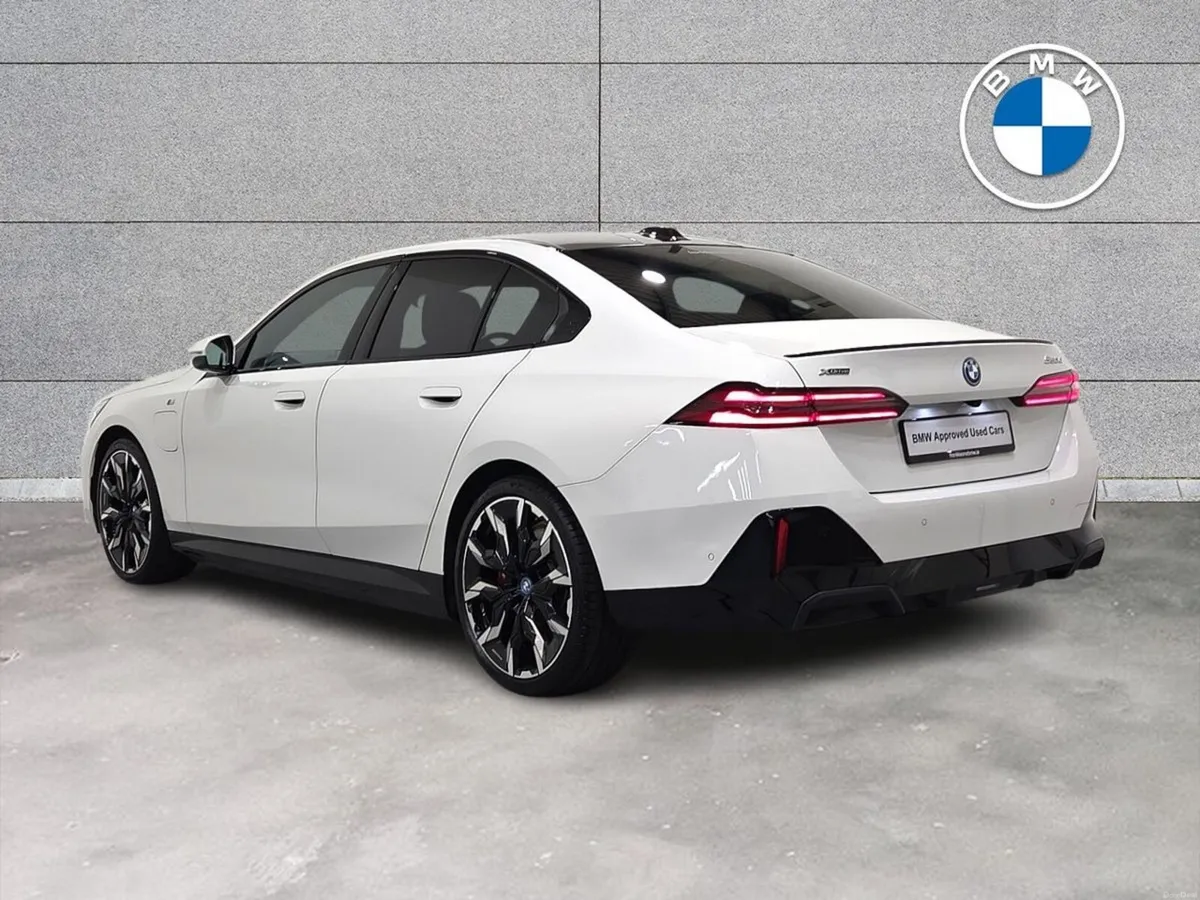 BMW 5-Series 550e xDrive M Sport Pro Saloon - Image 3