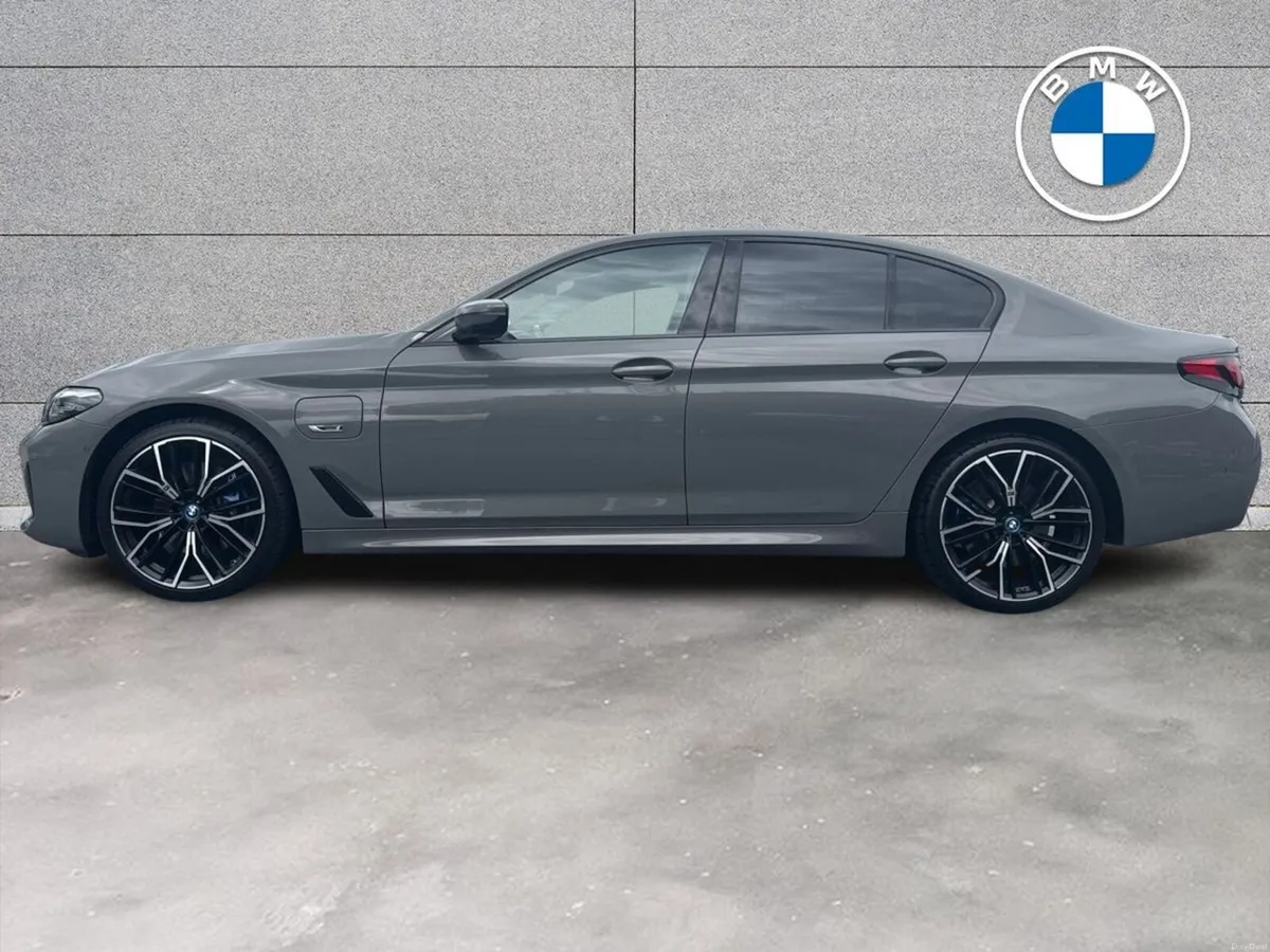BMW 5-Series 530e M Sport Saloon - Image 4