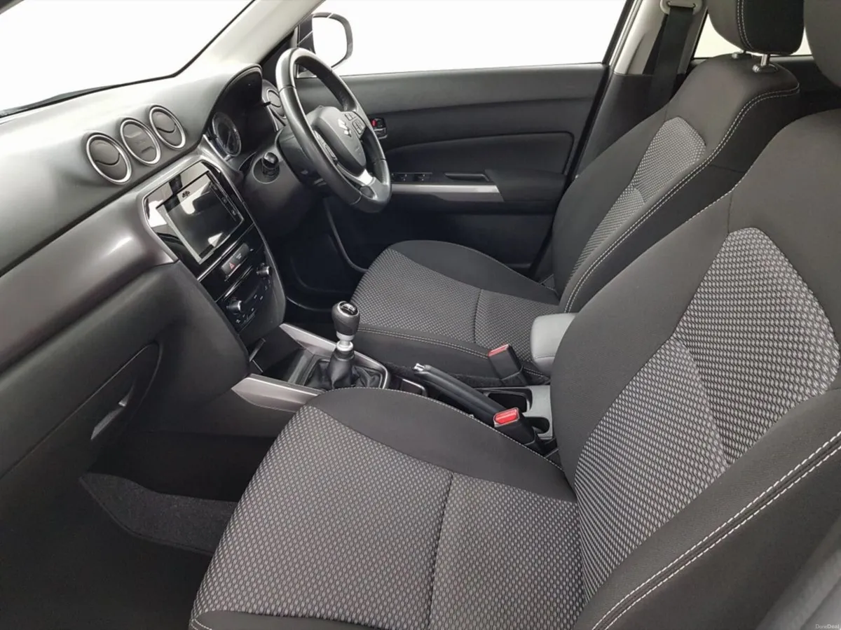 Suzuki Vitara 1.4 Hybrid SZ4 MT - Image 4