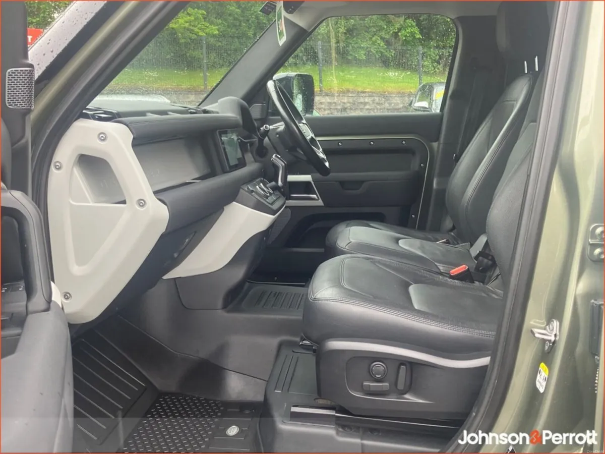 Land Rover Defender DEFENDER 110 3.0 D HARD TOP SE - Image 4
