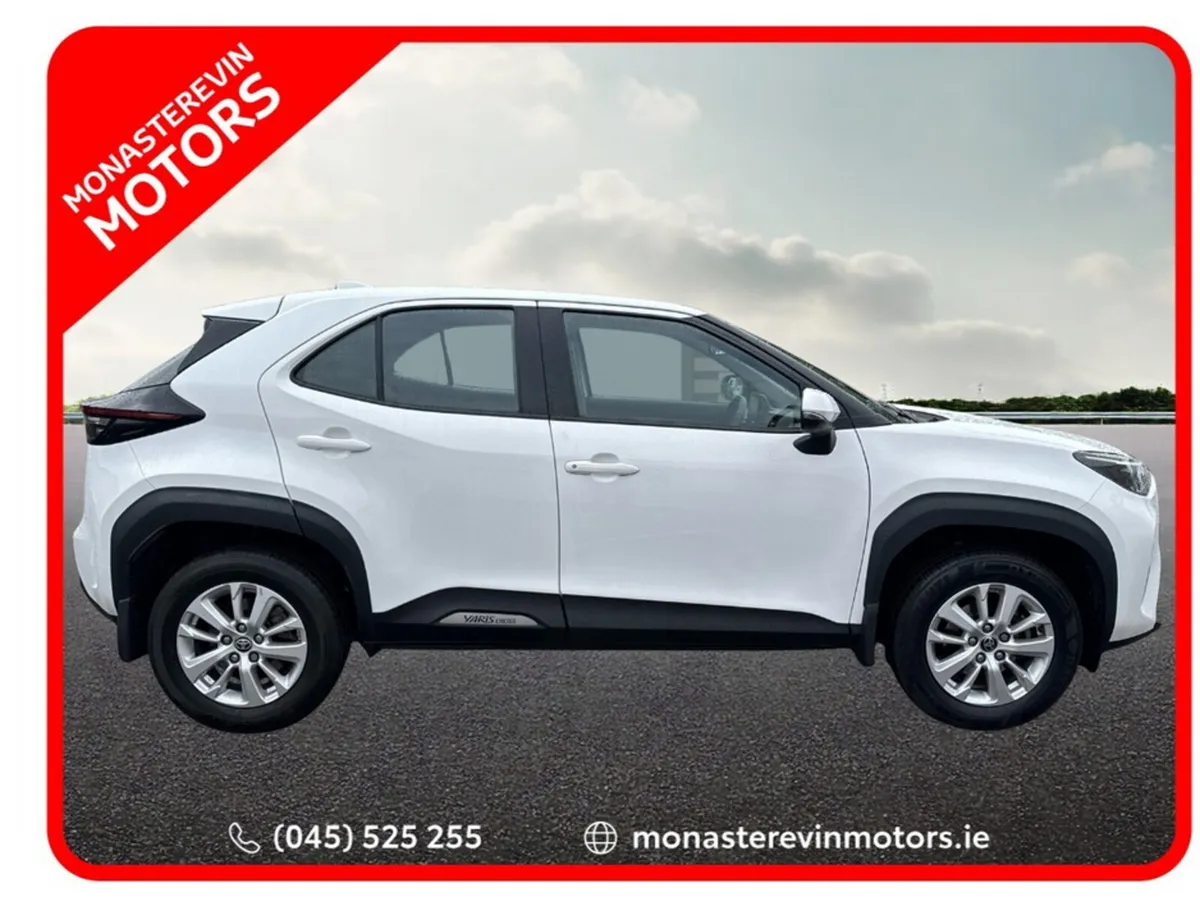 Toyota Yaris Cross CR LUNA 4DR AUTO - Image 3