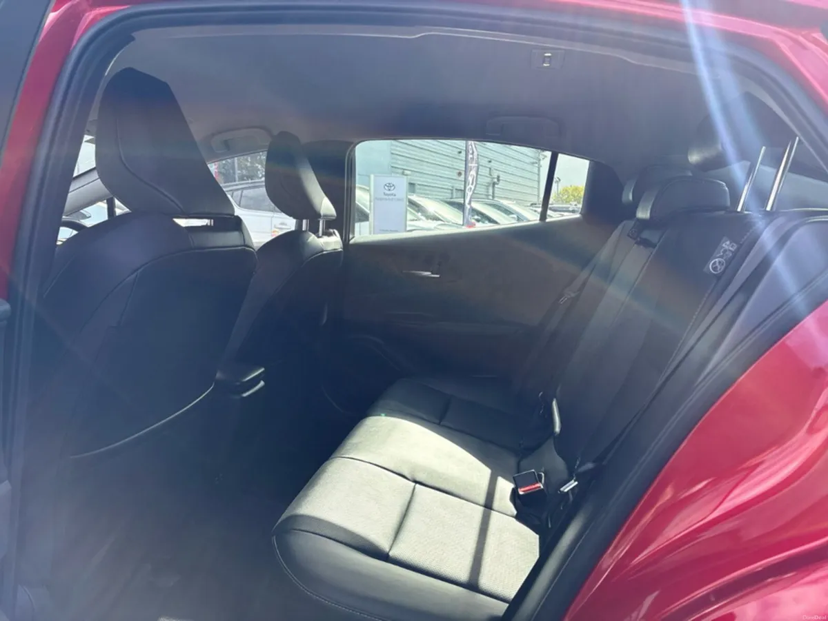 Toyota Prius PLUG-IN HYBRID - Image 6