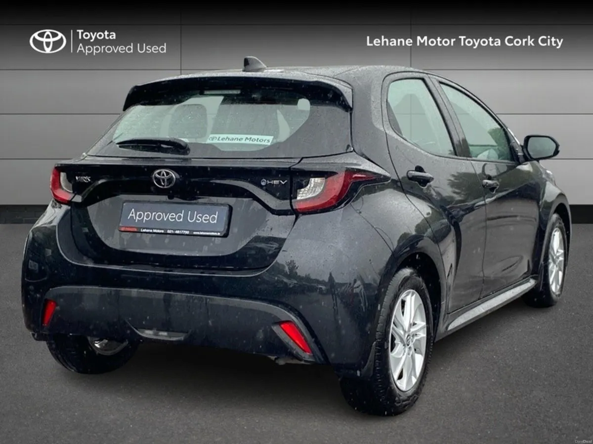 Toyota Yaris YARIS HYBRID 1.5 LUNA - Image 2