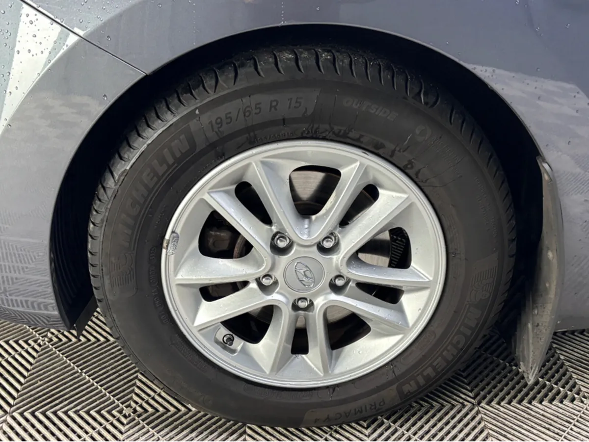 Hyundai i30 SE BLUE DRIVE 110PS 5DR - Image 2