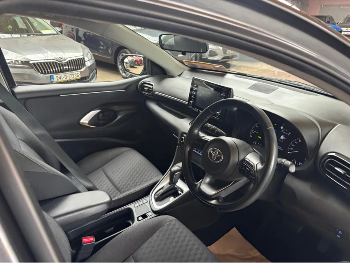 Toyota Yaris 1.5 HYBRID LUNA 4DR AUTO Finance Avai - Image 3