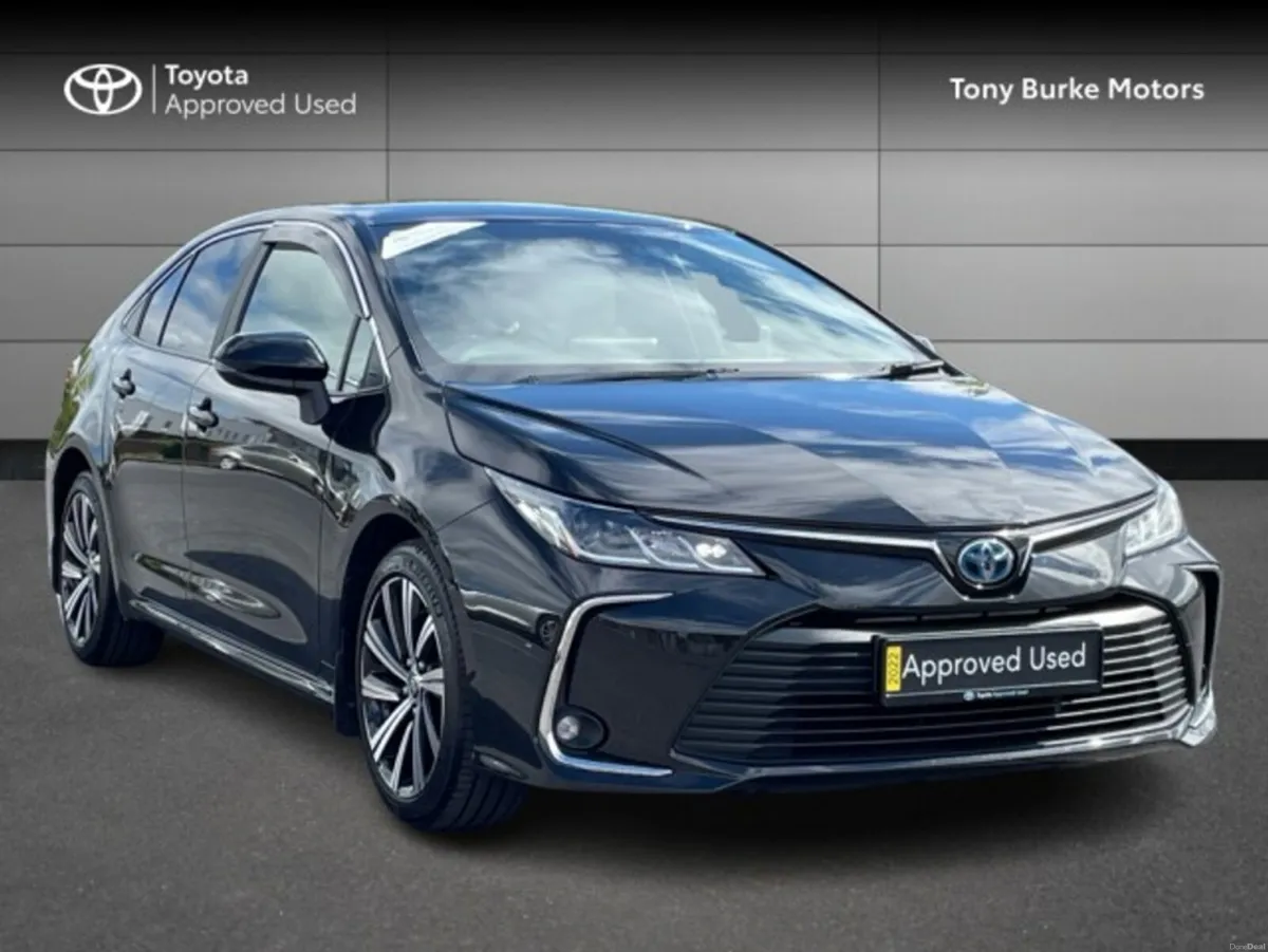 Toyota Corolla Saloon - LUNASPORT Edition - 1.8 Hy - Image 1
