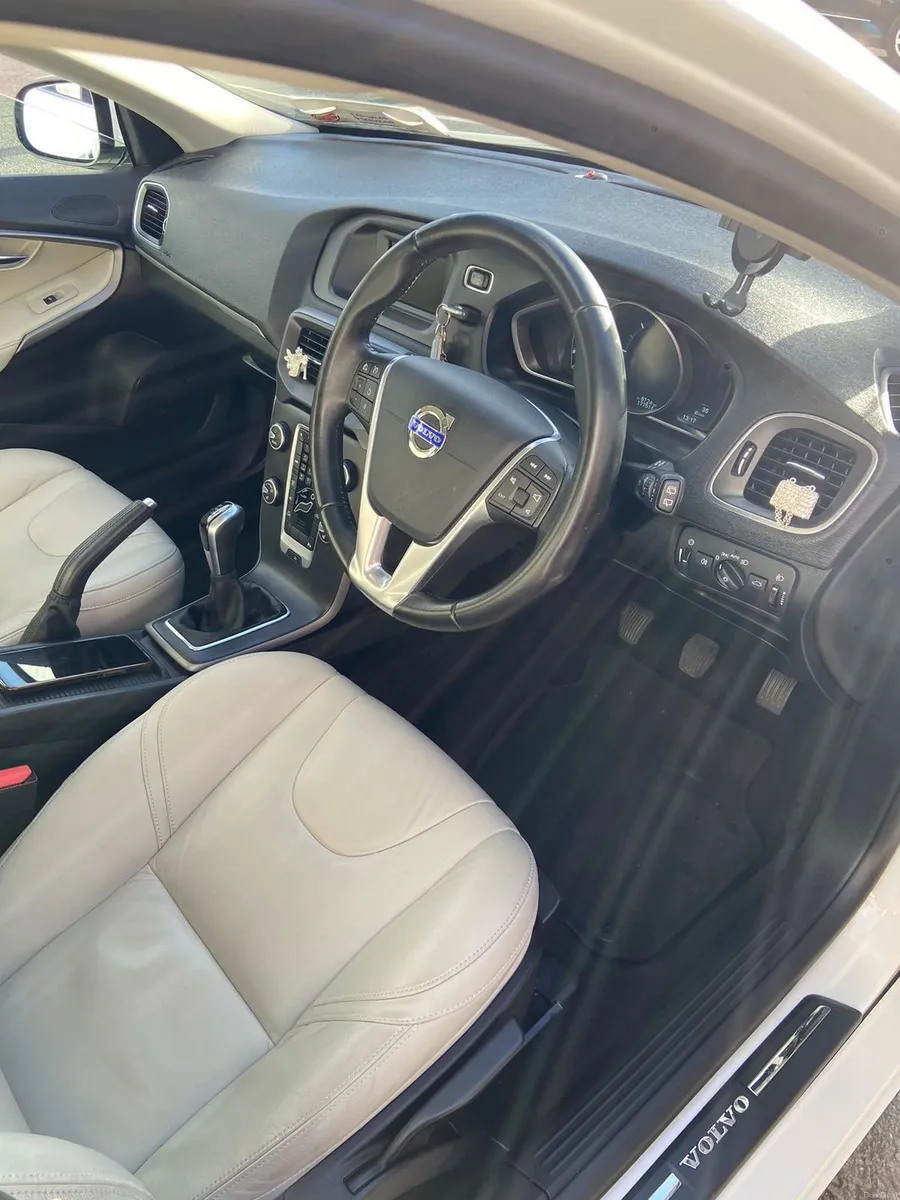 Volvo V40 2015 - Image 4