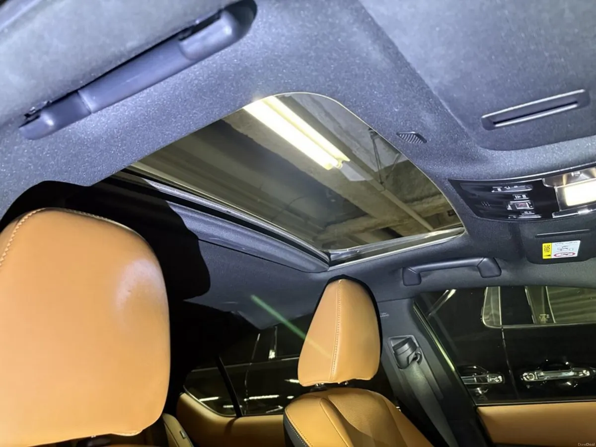 Lexus IS Panoramic Sunroof VERSION L - Image 2