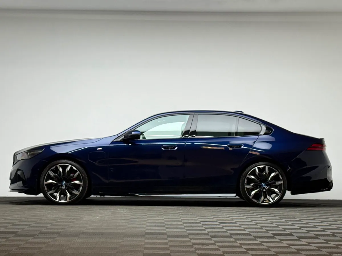 BMW 5-Series 550E M SPORT XDRIVE - Image 4