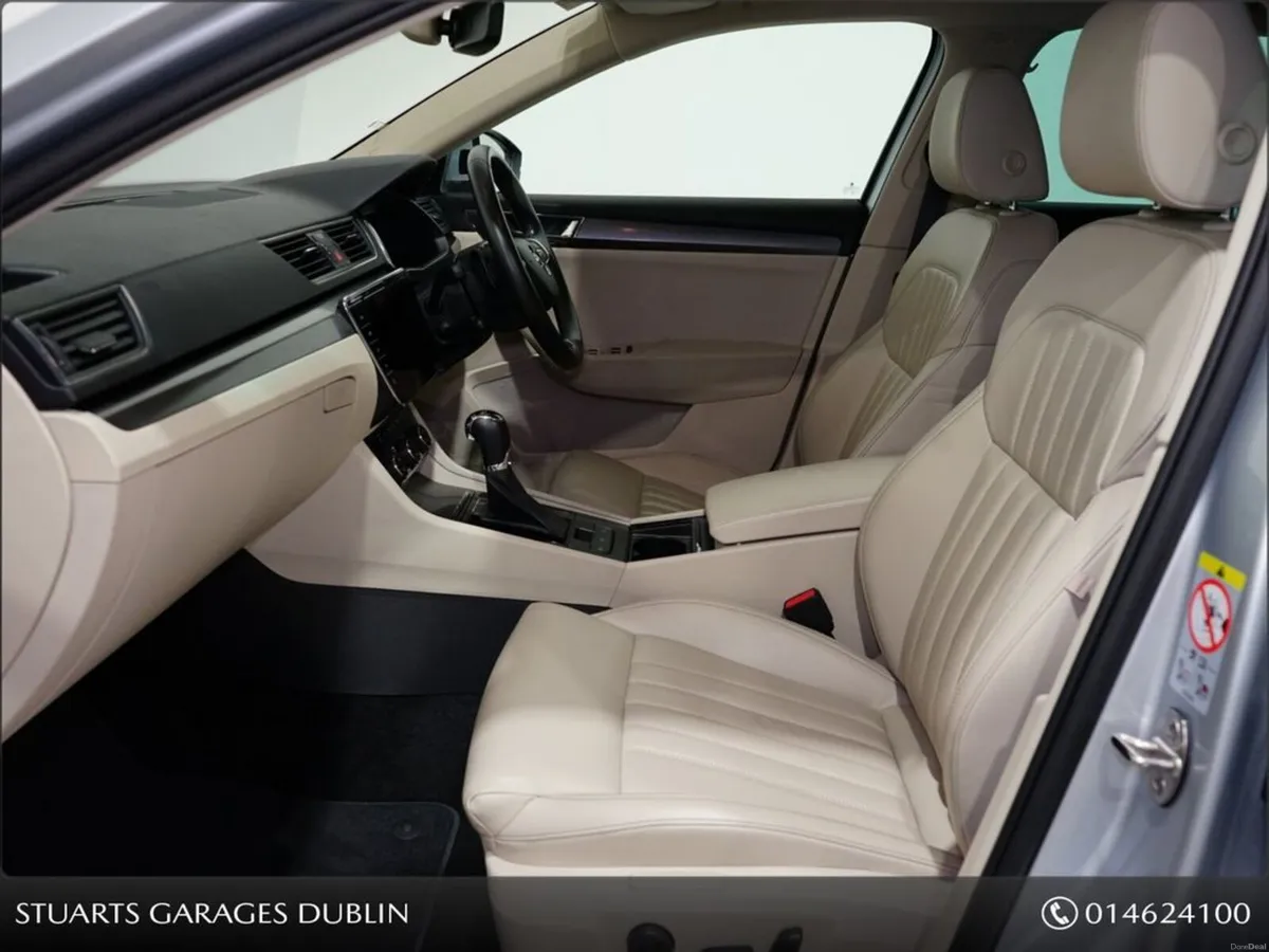 Skoda Superb COMBI STY 1.4tsi 218HP PHEV - Image 3