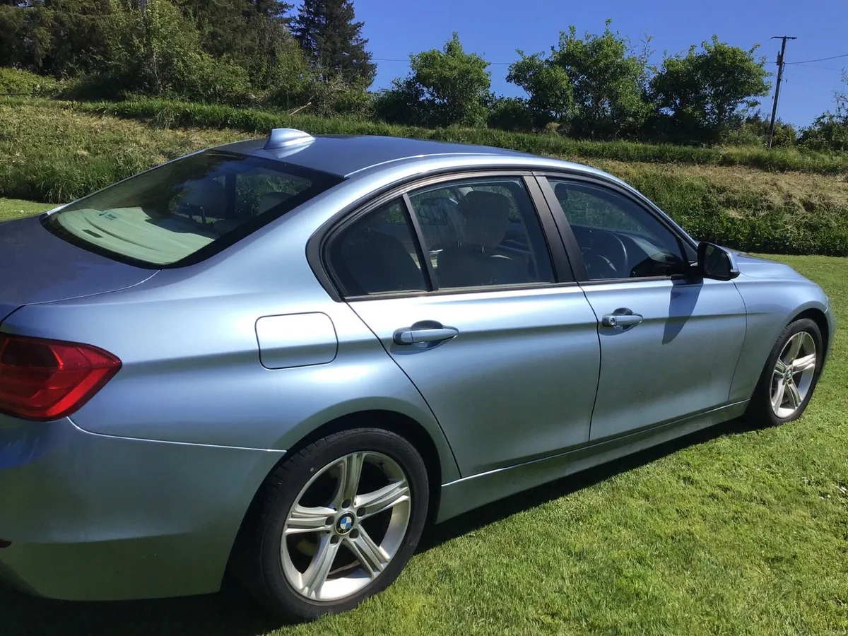 Bmw 318d 2014 automatic - Image 4
