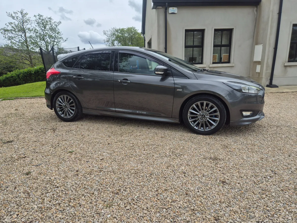 Ford Focus 2018 - Image 2
