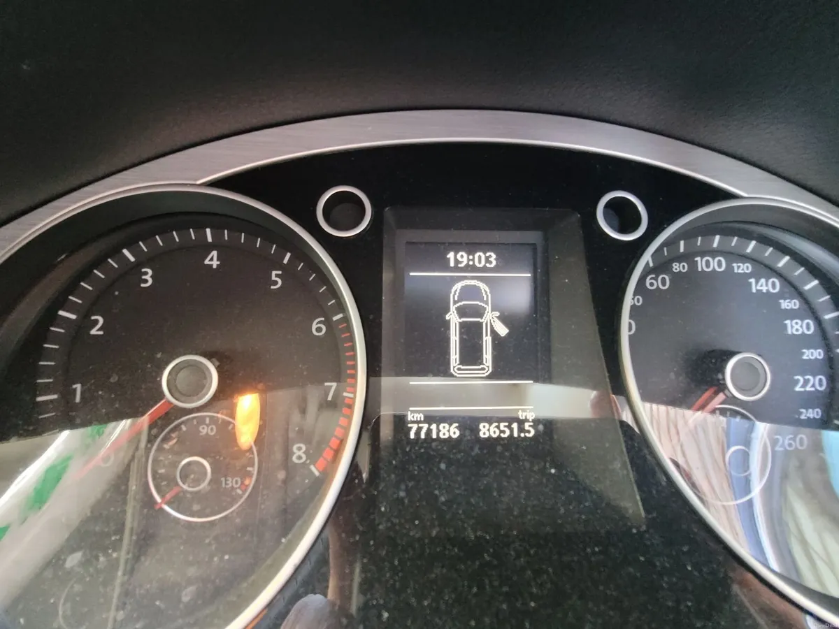 Volkswagen Passat 2014 - Image 2