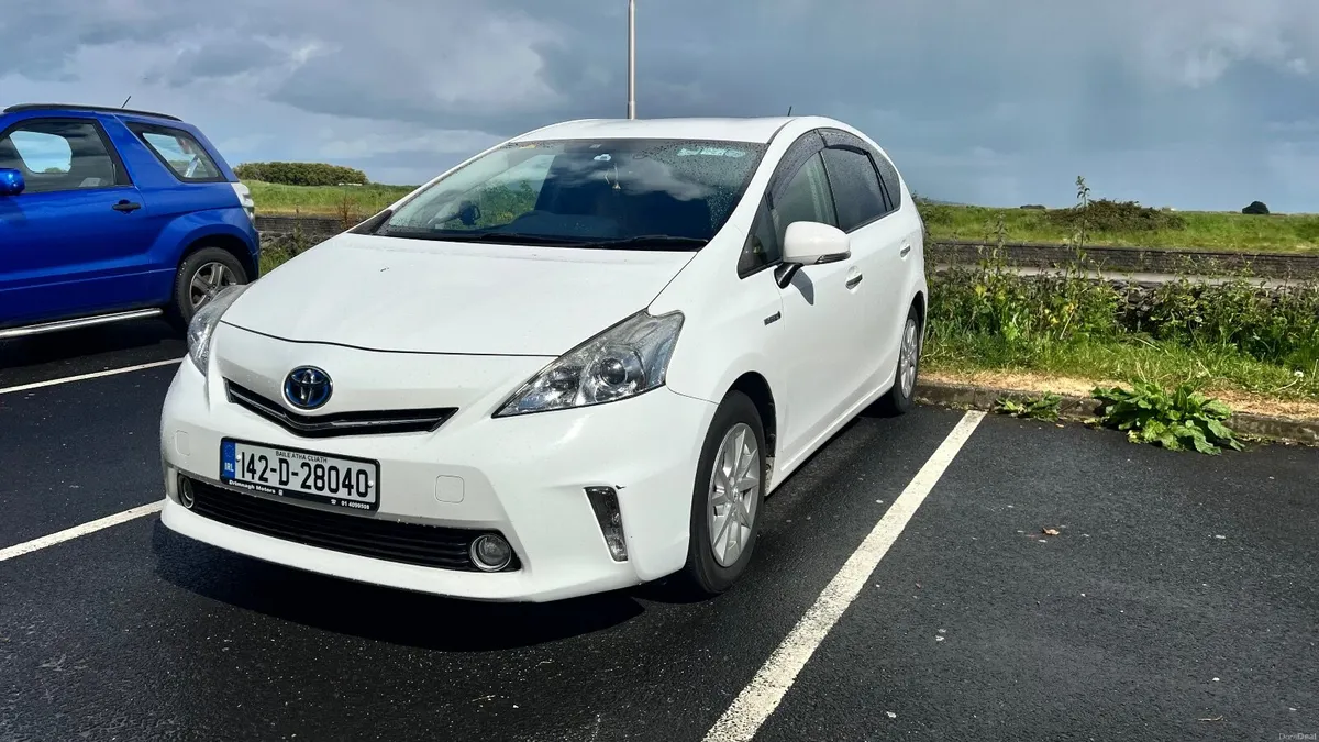 Toyota Prius Alpha, 5 seat - Image 1