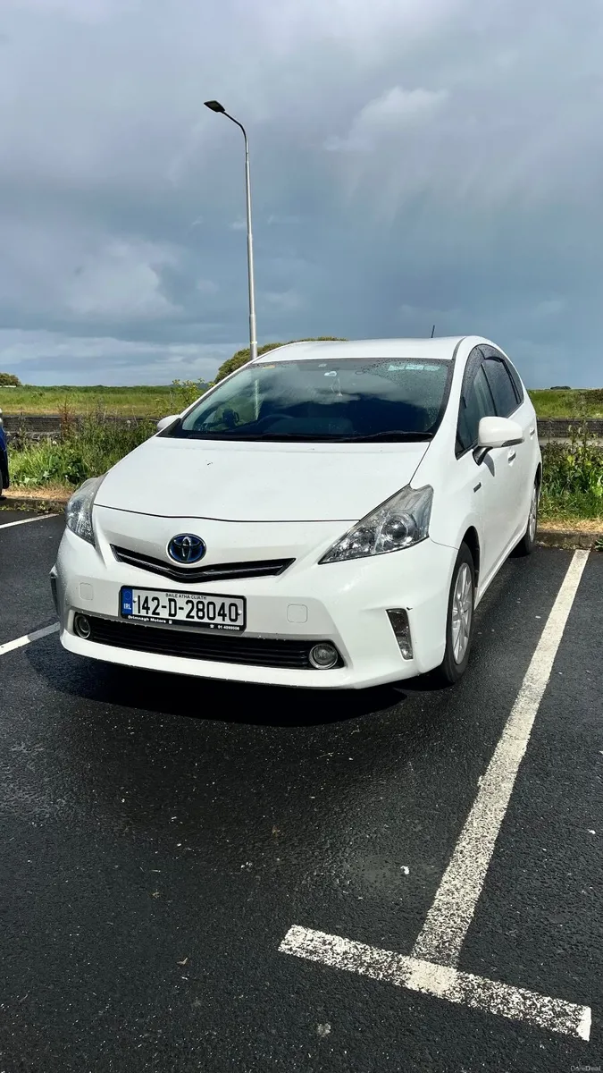 Toyota Prius Alpha, 5 seat - Image 4