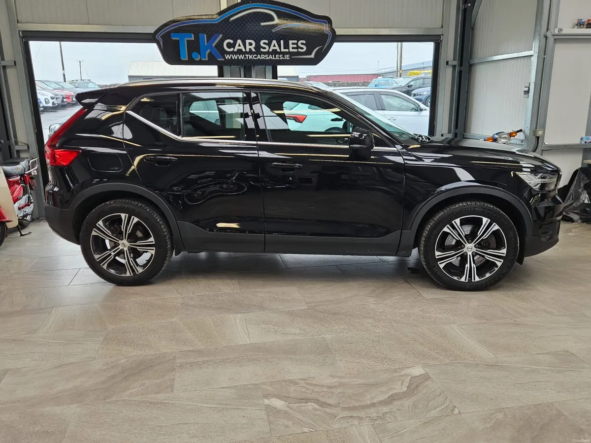 22 VOLVO XC40 T5 INSCRIPTION 262 BHP - Image 2