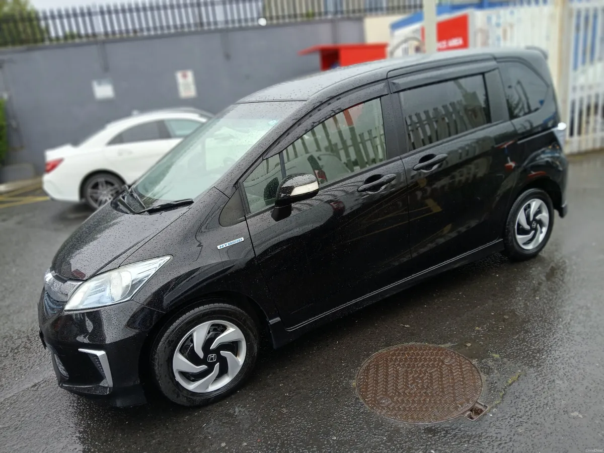 Honda Freed 2014 7 Seater Hybrid - Image 2