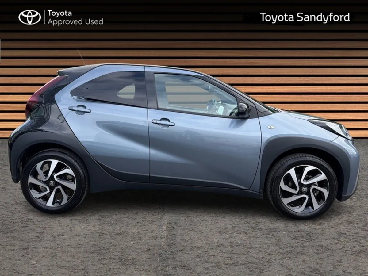 Toyota Aygo X TOP SPEC DESIGN // REAR CAMERA WITH - Image 3