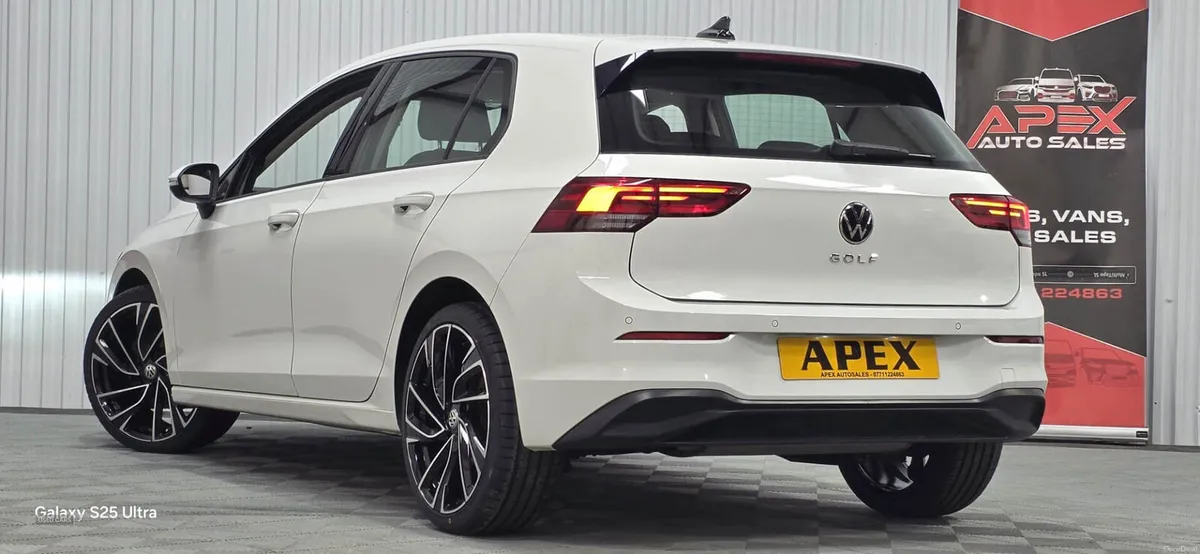 Volkswagen Golf HATCHBACK - Image 3