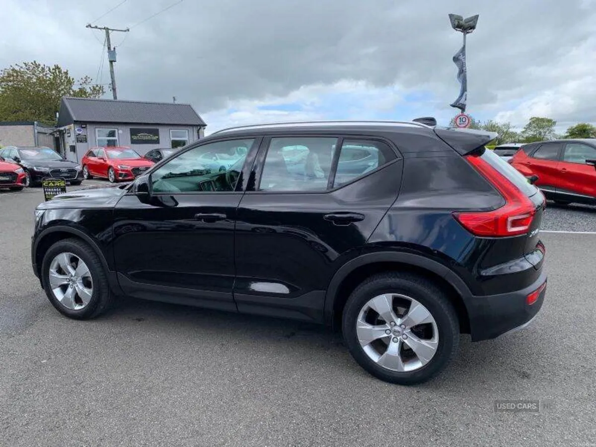 Volvo XC40 Momentum Pro - Image 3