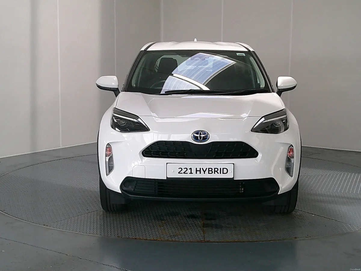Toyota Yaris 2022 - Image 2