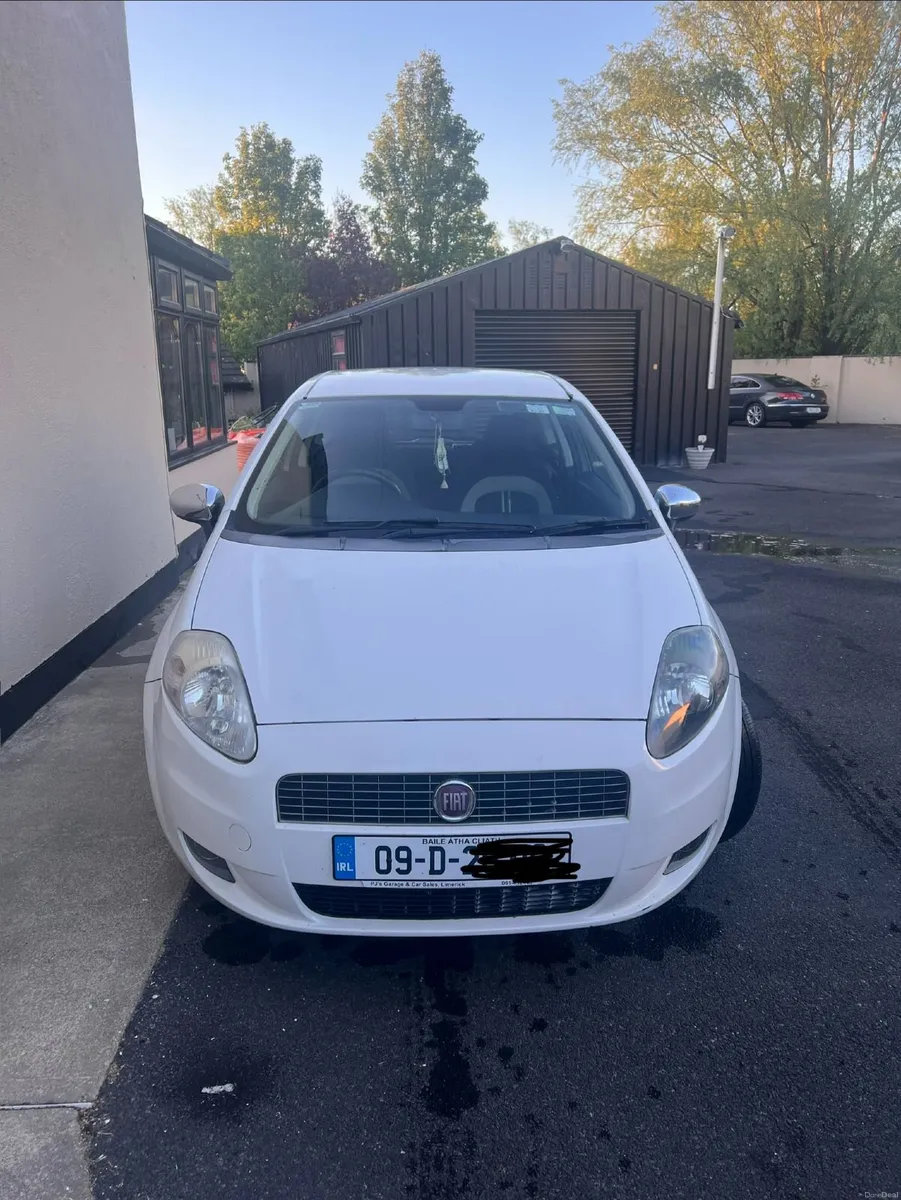 Fiat Grande Punto  2009 - Image 2