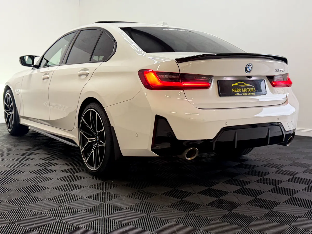 2022 BMW 330E MSPORT - SUNROOF - Image 4