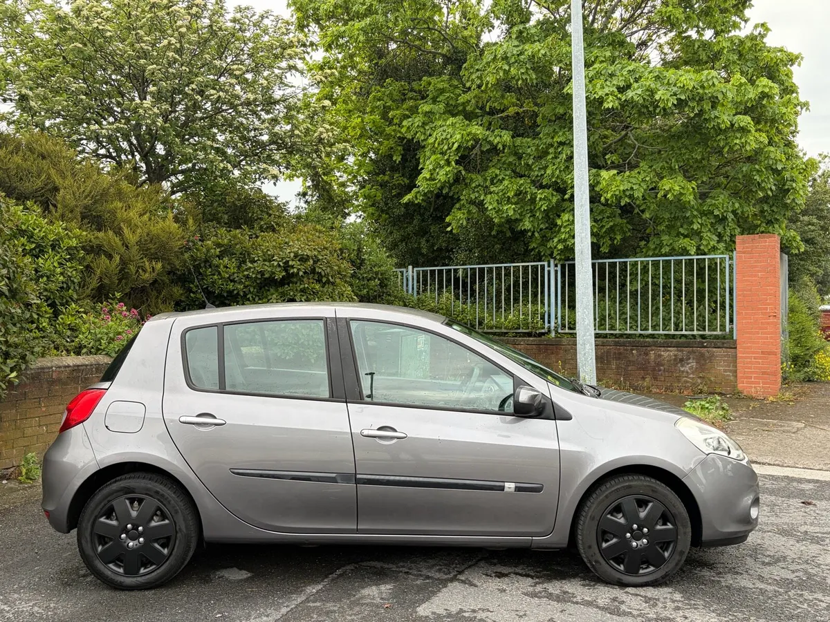 2010 Renault Clio *60k KMS* LOW KMS - Image 4