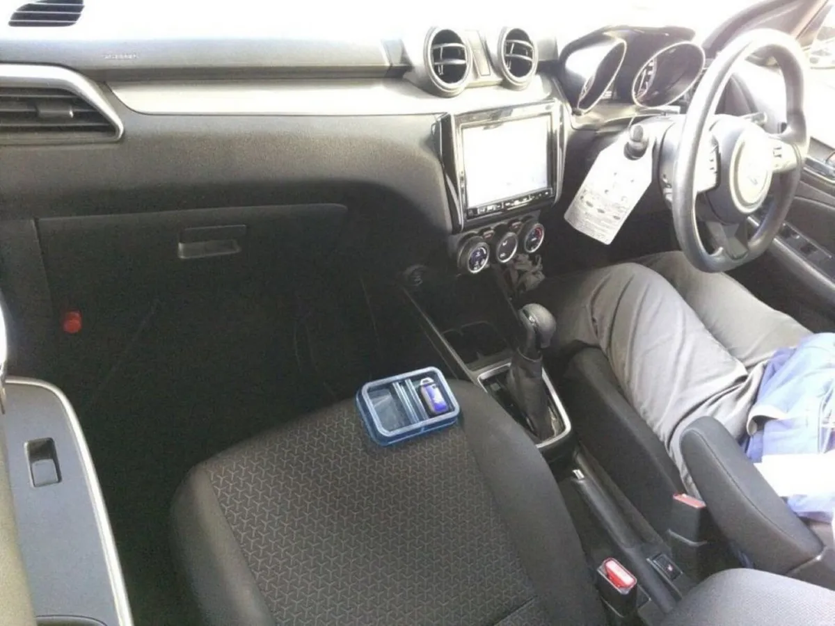 Suzuki Swift 1.2 HYBRID AUTOMATIC - ORANGE/BLACK T - Image 3
