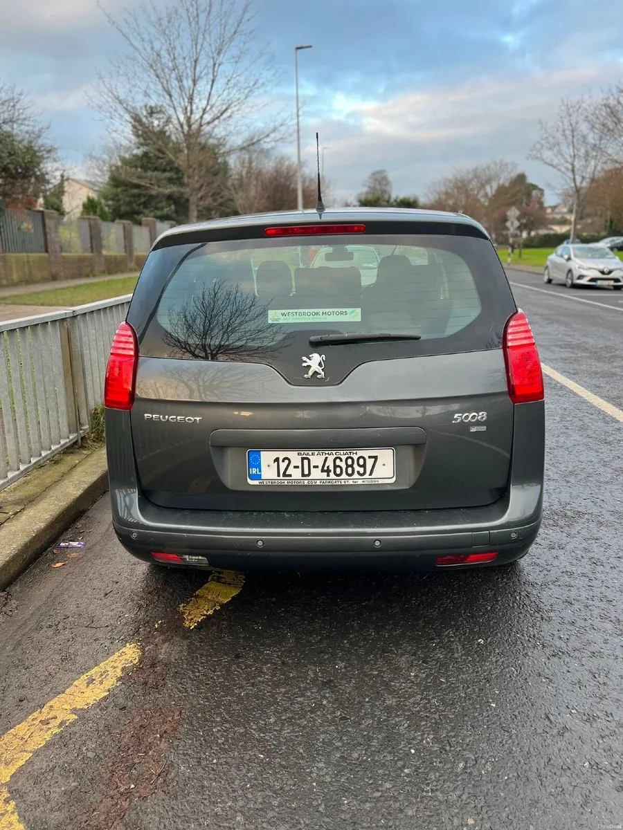 Peugeot 5008 2012 - Image 2