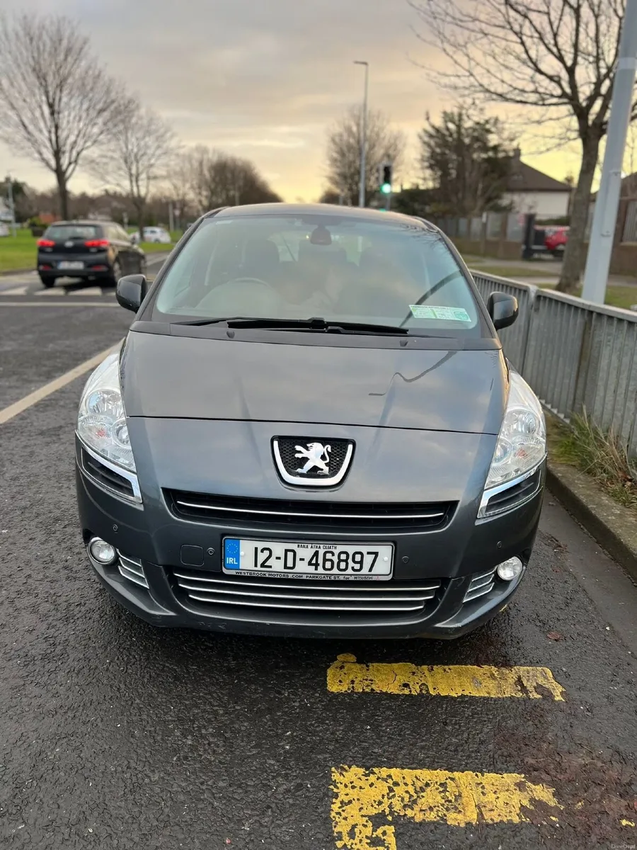 Peugeot 5008 2012 - Image 1