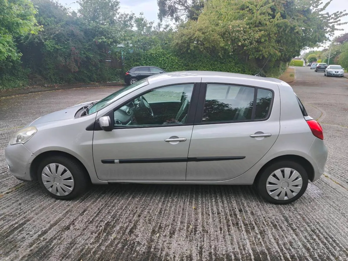 Low mileage Renault Clio 2011 64000km - Image 2